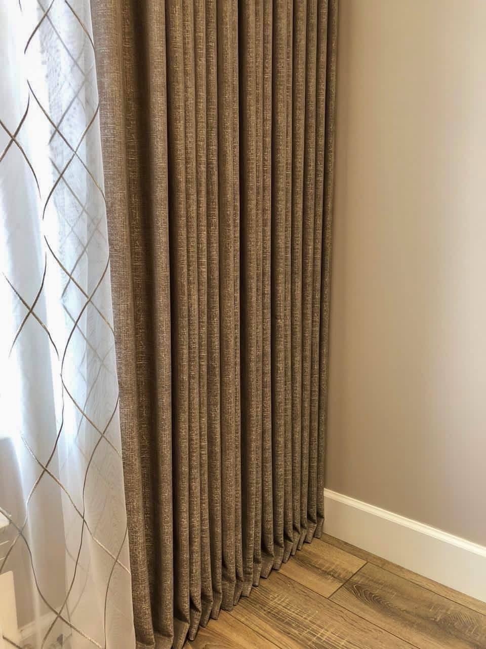 Шторы коричневые с тюлем 2