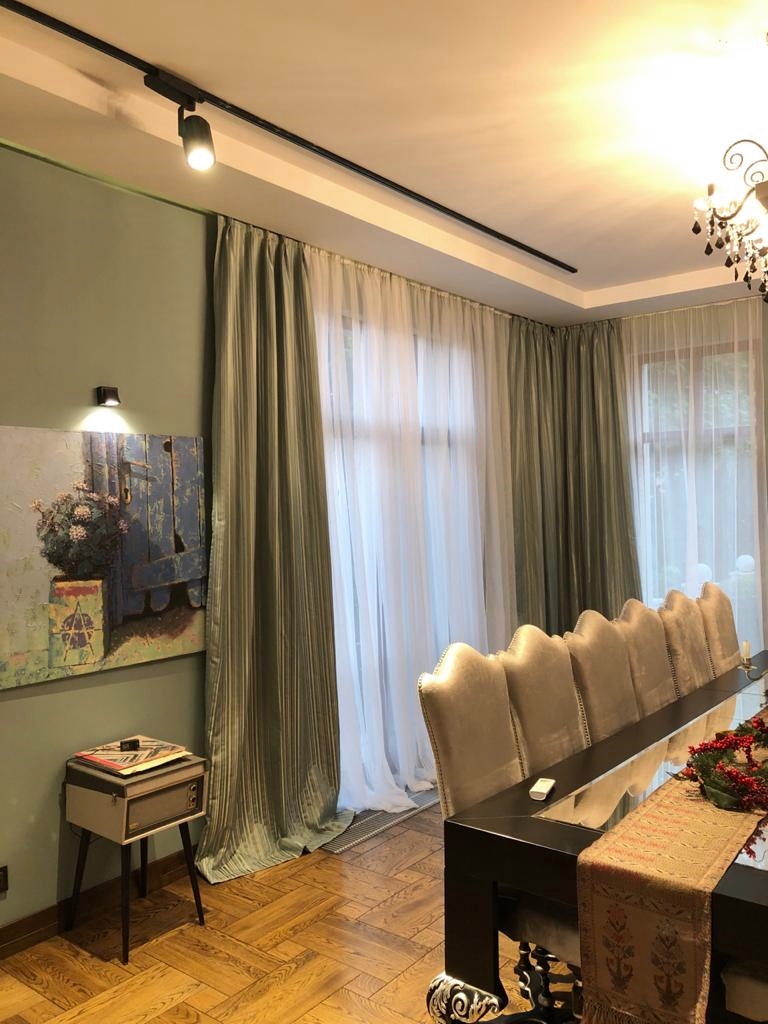 Шторы фисташковые для гостиной 2