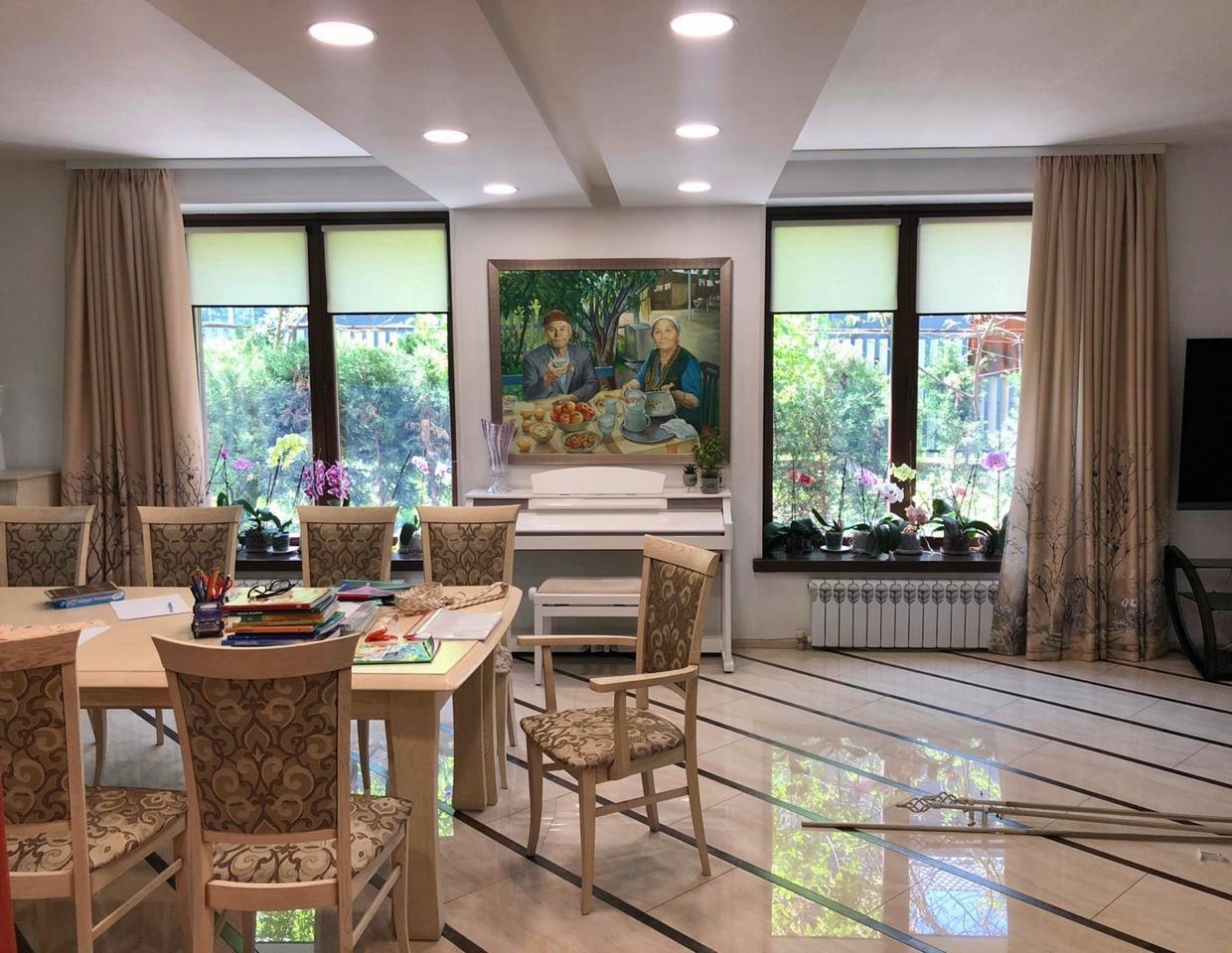 Шторы в гостиную дома классические 2