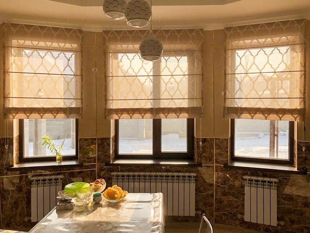 Шторы римские полупрозрачные в столовую 1