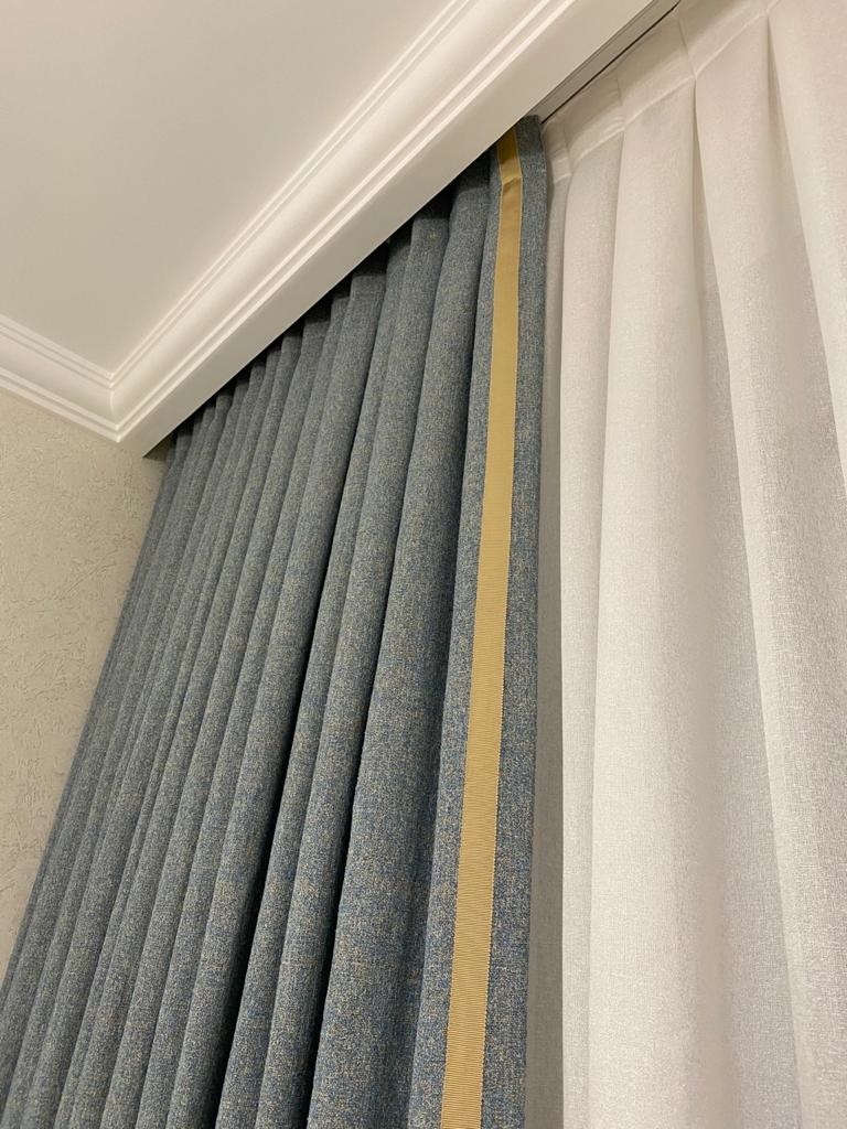 Шторы серые с красивыми складками 2