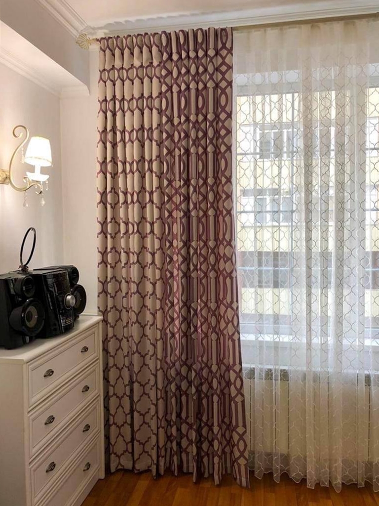 Шторы бежевые с узорами 2