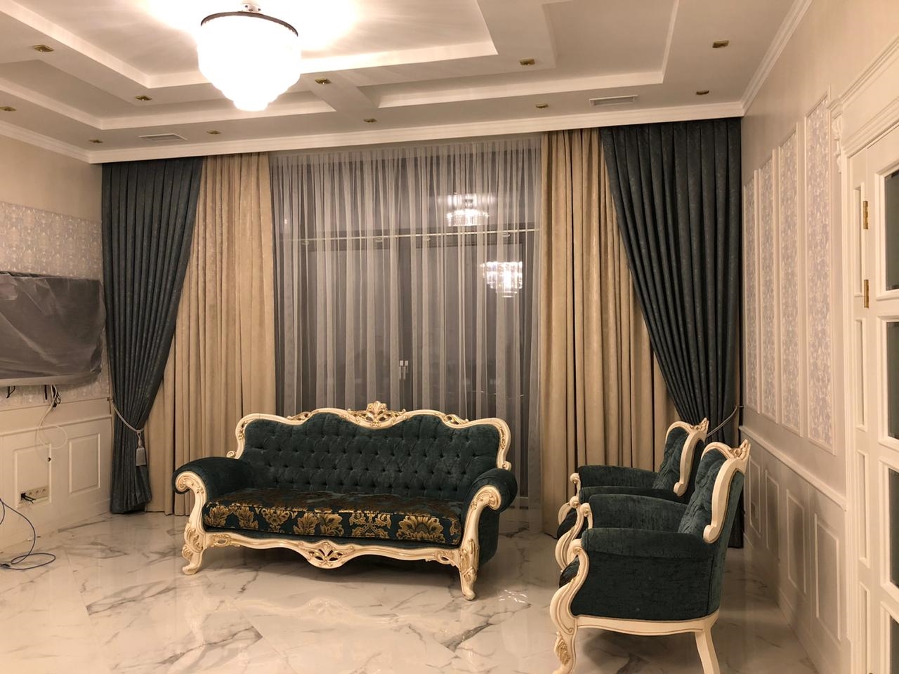 Шторы темно зеленые с бежевым классика