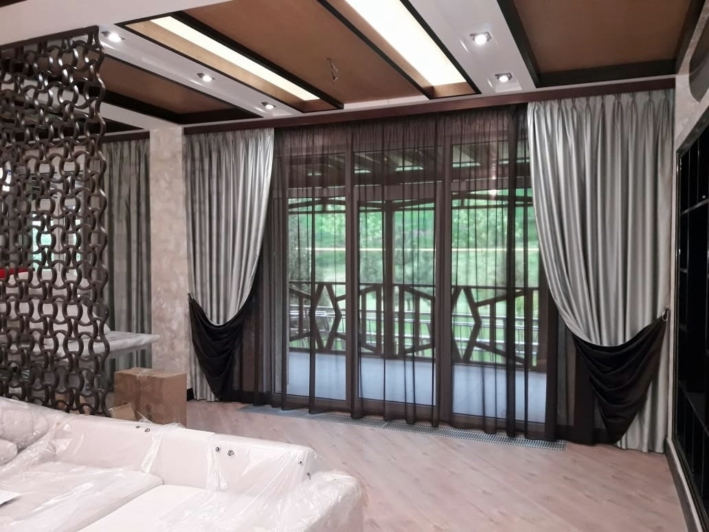 Шторы двухцветные с темным тюлем