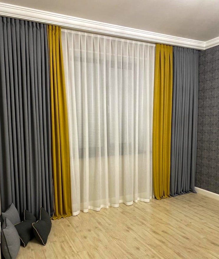 Шторы серые с желтым 2