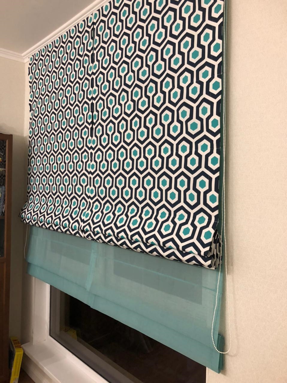 Шторы римские зеленые с геометрией