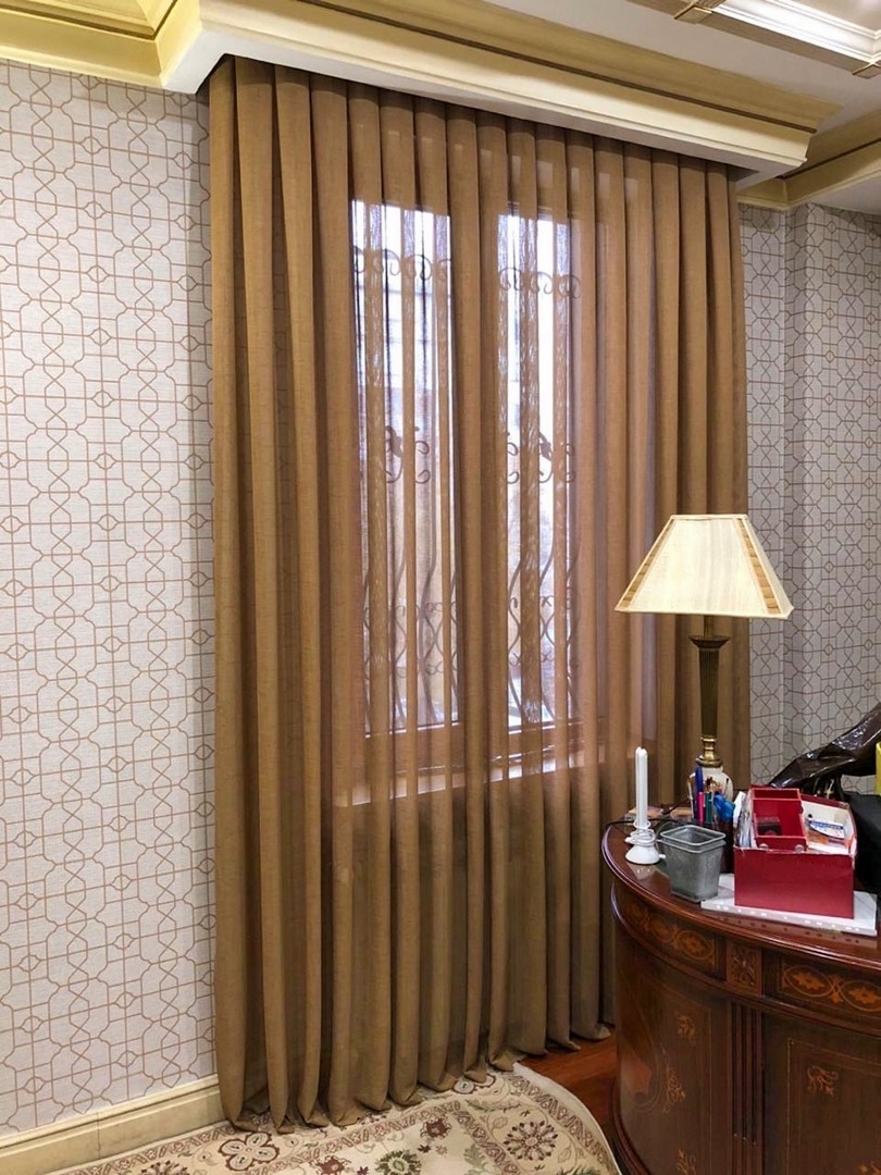 Шторы тюлевые с красивыми складками в кабинет